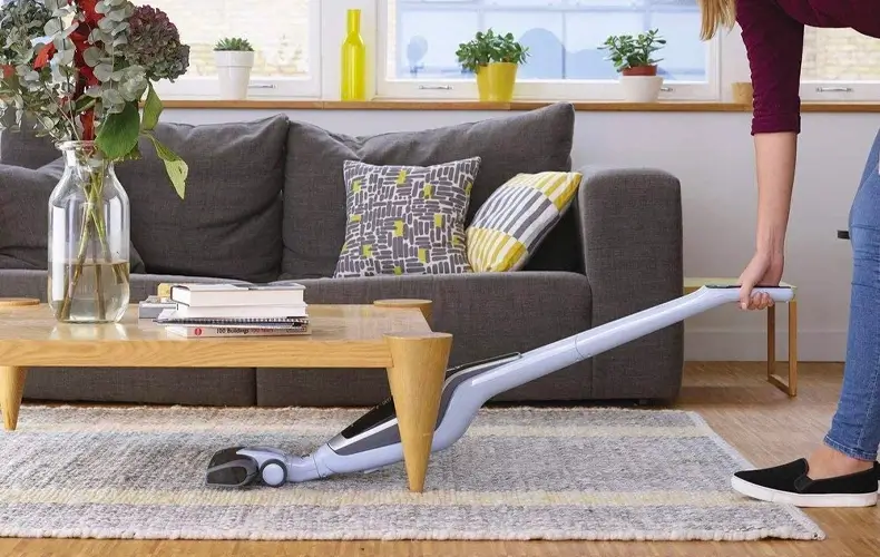 Aspirador de Pó Vertical Black & Decker - AV100