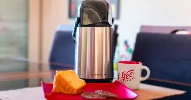 Garrafa Térmica Termolar Lumina é boa